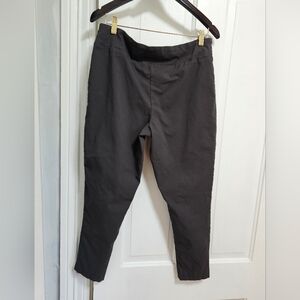 HIVIEW Dark Gray Cropped Pants